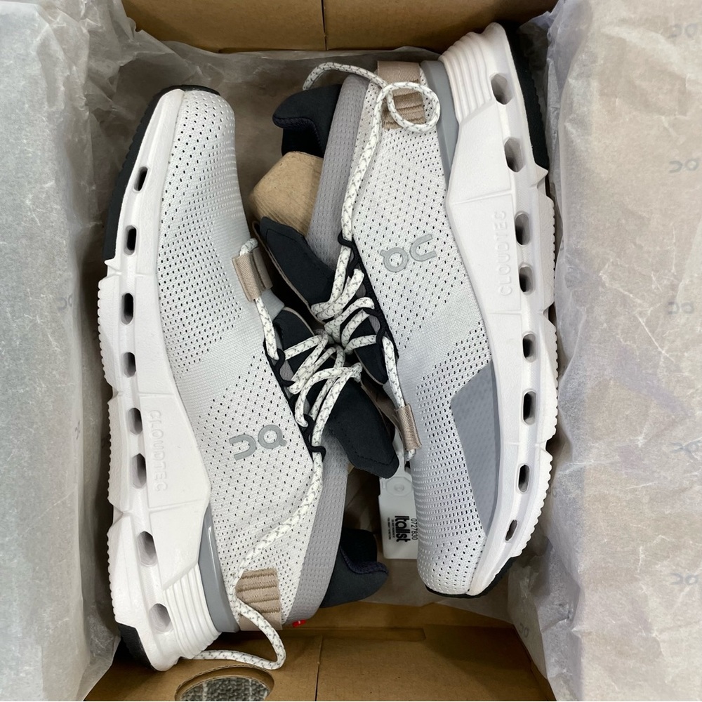 ON Running CloudNova white sand size 6 Brand New In Box